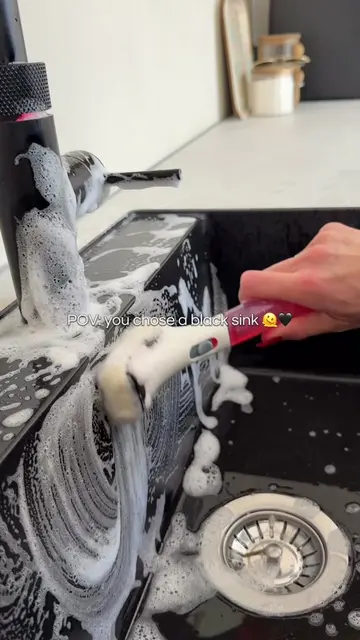 POV: you own a black sink 🖤 Een matzwarte wasbak schoonmaken & onderhouden🙃. I