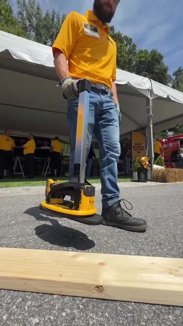 GRABO just got taller.  Spotted at Built Black & Yellow. #viralvideo #tools #dew