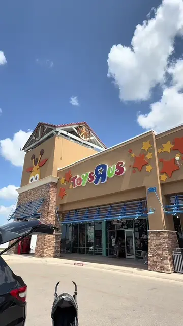 🦒 TOYS “R” US STILL EXISTS IN 2026 Yes. I’m serious. There is a Toys “R” Us in 