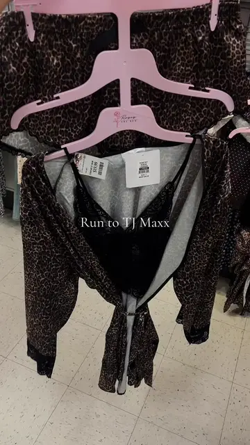 The cheetah robe omggg 🐆#tjmaxxfinds #cheetahprint #sleepwear #pjs #silkrobe 