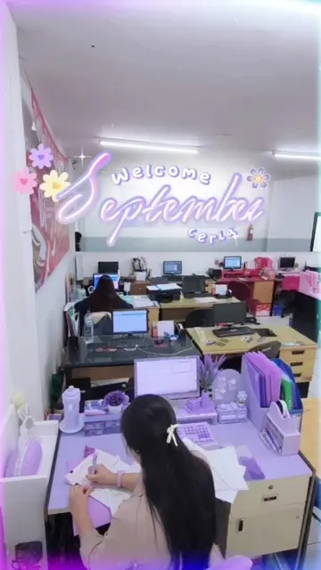 Welcome september✨ semoga bulan ini cerah ceria seperti mejaku, amin🙌😇 #deskse