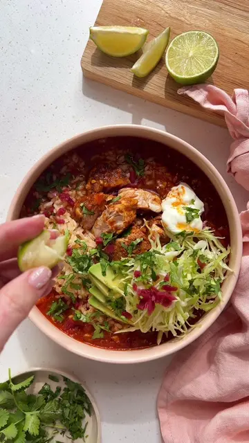 Your new go-to brothy rice 🙂‍↕️ I cannot begin to describe how GOOD this Mexica