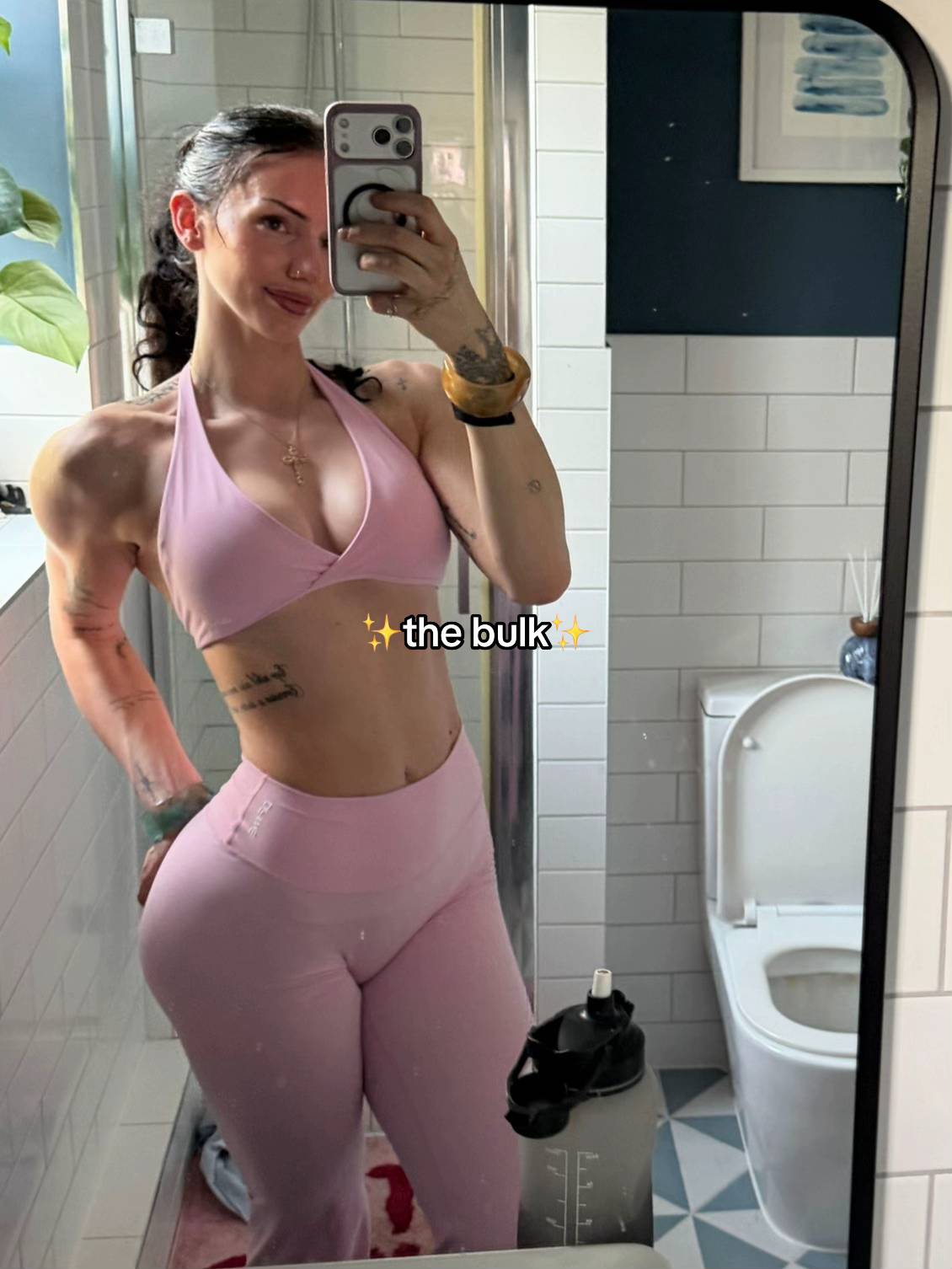 A big misconception about cutting vs bulking is that our training should change.