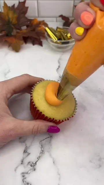 If the BER months are your favorite, save this cupcake decorating idea for fall 