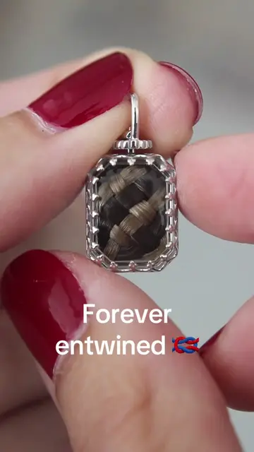 A beautiful Victorian hairwork locket to celebrate love 🫶 for sentimental and m