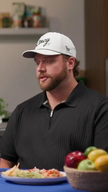 one banana code + Ted Karras = chaos 🍌 @The Cincy Hat #JoeBurrow #TedKarras #Ba