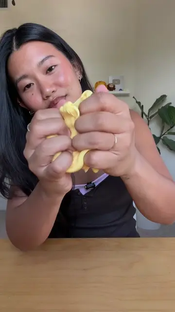 mixing kinetic sand with better butter putty 