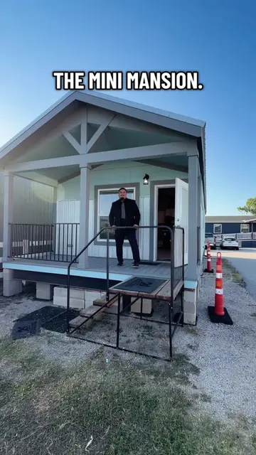 How is this house small and big at the same time?🤯 #tinyhouse #tinyliving #home