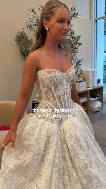 The detail😍😍😍 #weddingdressshopping #weddingdress #bridalera #bride #weddingd