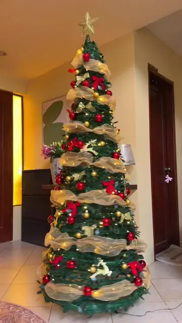 Mas maganda ang decorations neto, may lights na din 🫶🎄 #christmastree #christm