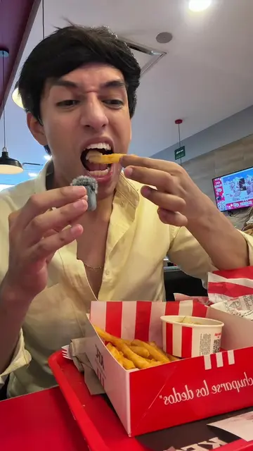 🍗 TE ENSEÑO A PEDIR EL COMBO MÁS SORPRENDENTE DE KFC 🍗 Hoy les voy a enseñar a