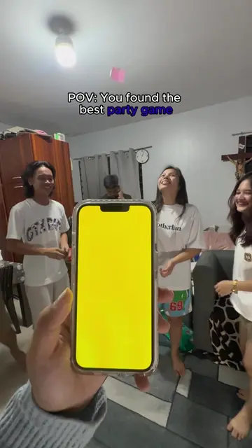 We can’t stop playing this color hunt game 🤣 My friends almost turned the house