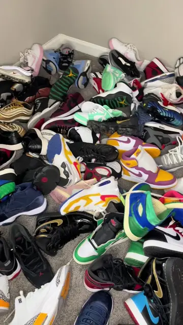 Setting up my sneaker wall 👟 | Part 1 #sneakerhead #sneakercollection #sneakert