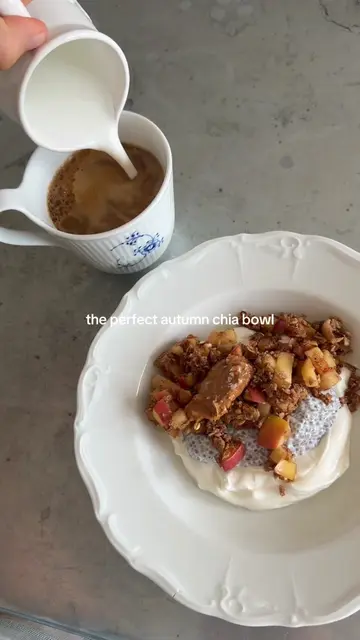 so yummy on an autumn morning 🧖🏼‍♀️🕯️🧸 #autumnbreakfast #autumnwellness #bre