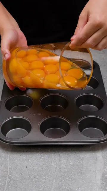 Omelette prepared differently. The technique will surprise you Ingredients eggs: