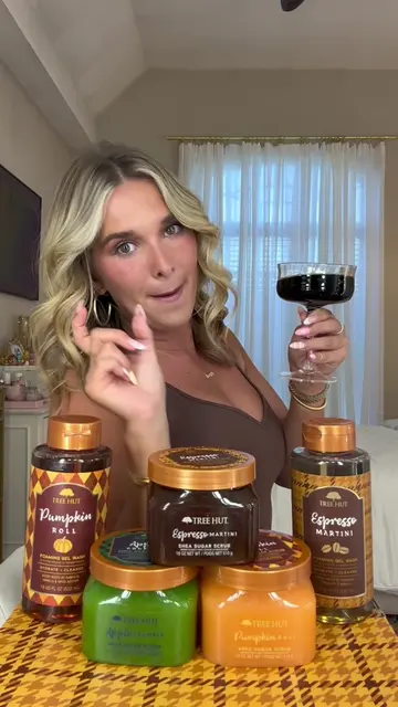 It’s OFFICIALLY fall because @Tree Hut came out with their new fall scents!!!🎃�