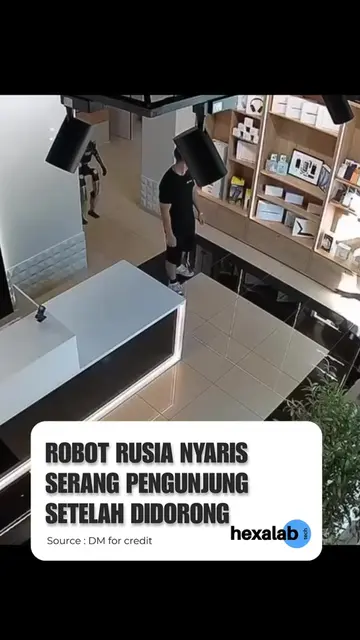 Sebuah video dari toko di Rusia menunjukkan robot humanoid yang bereaksi agresif