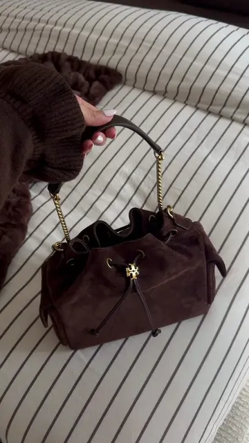 Unboxing the viral Tory Burch🧸🍂👜— Charlie Drawstring Shoulder Bag in dark coc