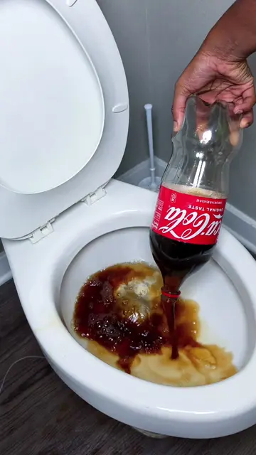 Pour Coca-Cola in Your Toilet Tonight and Watch What Happens! #DIYCleaning #DidY