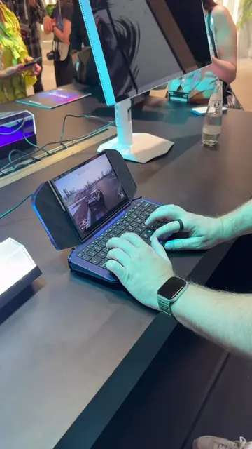 Mini gaming pc or handheld? It’s both! 🤩 What do you think about this concept f