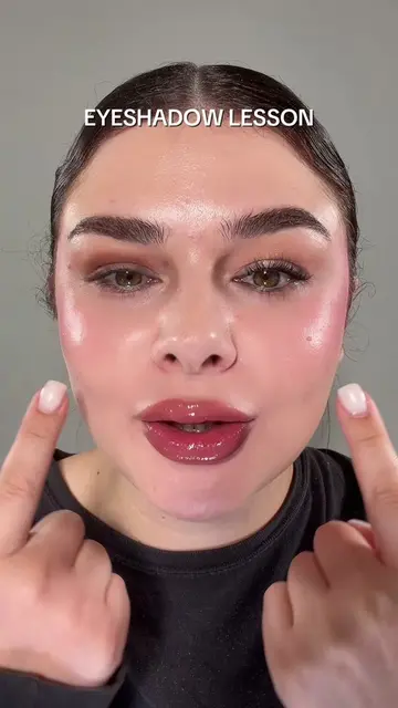 EYESHADOW LESSON FOR BEGINNERS ✅❌ #makeuptutorial #makeupartisthacks #makeupless