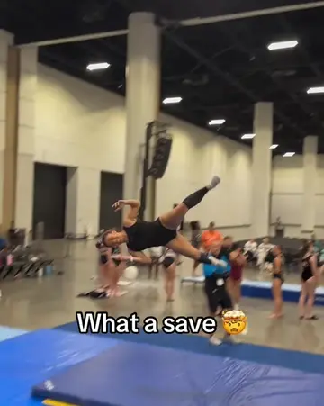 (via aliah_ragaflipz/IG) #gymnastics #fail #sports 