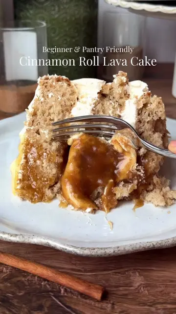 🤎CINNAMON ROLL LAVA CAKE🤎 GET FULL RECIPE: ❤️Click the link in my bio or go to