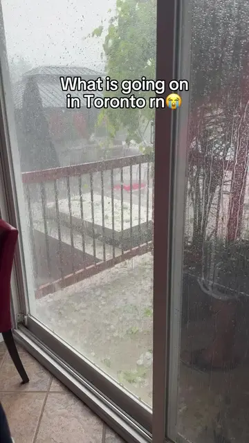It’s a mf apocalypse out there💀 hopefully everyone’s ok🙏 #toronto #weather #st