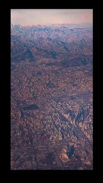 不用震惊，不用怀疑。这里是中国第一大城市，世界第七大城市，是中国最富裕叢繁华的国贸cbd，是很多人都向往的地方。你想去看看吗？＃航拍＃旅行#风景#旅行推荐官#北