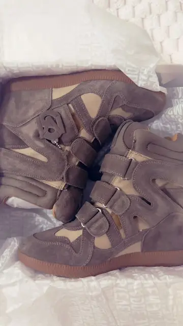 Got these as an early birthday gift I love them so much  #wedgesneaker #stevemad
