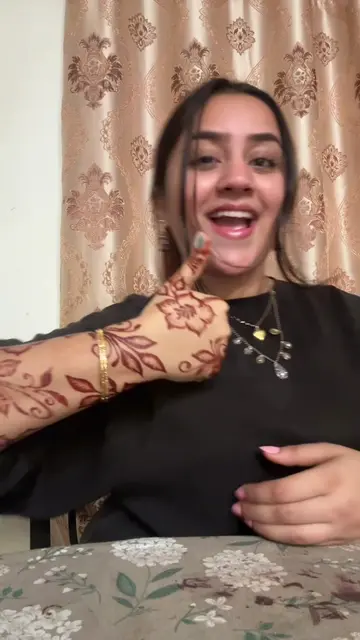 Love a good khaleeji sleeve #henna#mehndi#browngirl#desitiktok#pakistani. 