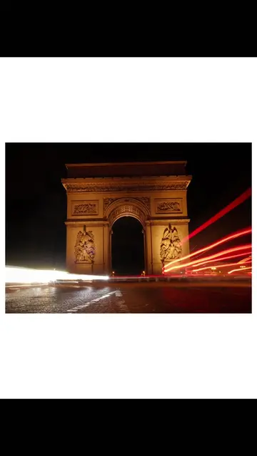 Name something better than a slow shutter at night. I’m waiting #explore #slowsh