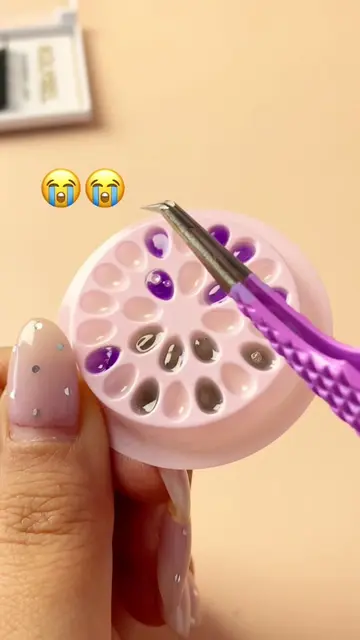 A little lash hack you need! 👀✨ 🧷 Tap → ✂️ Cut → 🎀 Stick → 💧 Drop → 🪄 Dip T