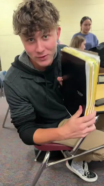 Covering up farts #funny #funnyvideo #Foryou #prank #funnymoments 