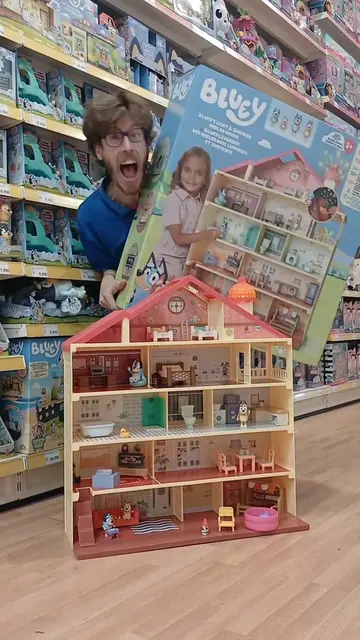 Get ready for big adventures in this Bluey Playset Bluey's Light and Surprise He