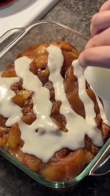Apple cinnamon roll bake for your next sweet treat 🥮  Ingredients: • 1/4 cup he