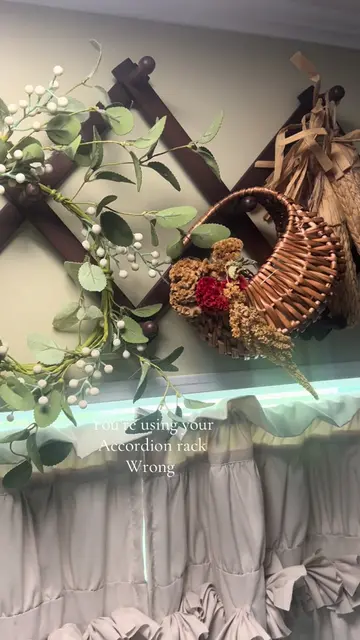 A wonderful way to decorate above the sink. Sometimes it’s better not to use thi