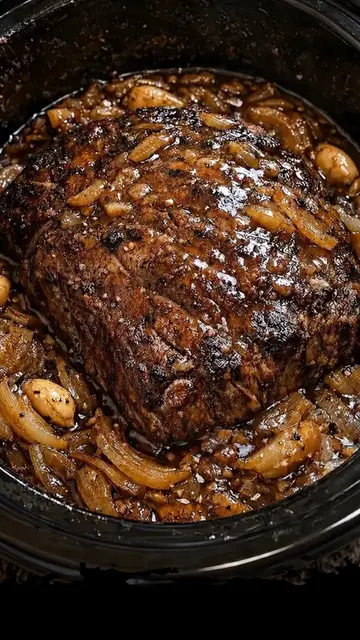 SLOW COOKER ONION GARLIC BEEF ROAST 🥩 Tender, juicy beef slow-cooked with sweet