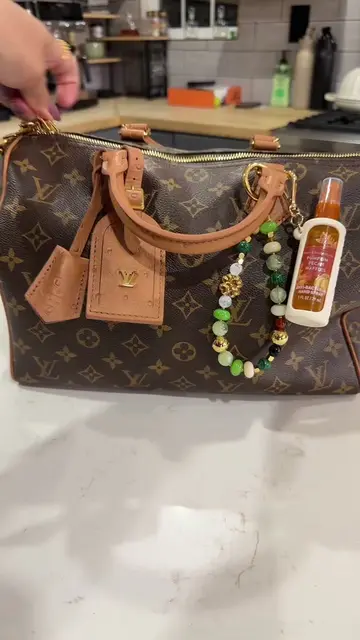 Pack my bag with me 👜✨ because apparently I need to be prepared for literally E