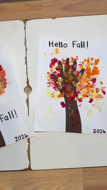 Cute and simple fall keepsake craft to try with your toddlers! 🍂🍁✨ #toddlercra