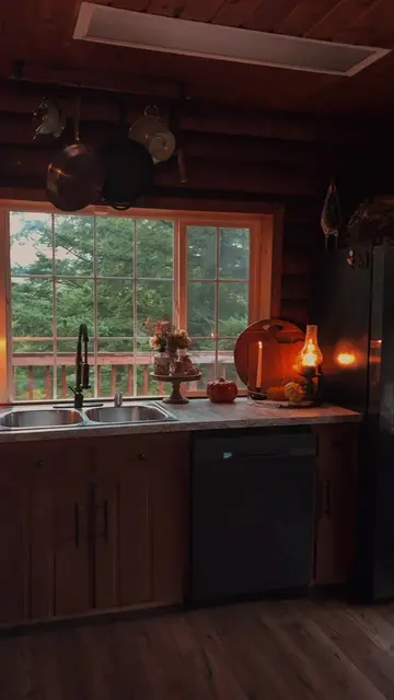 A cozy September evening in our log home 🍂 #countryhome #rustic #cozyhome #coun