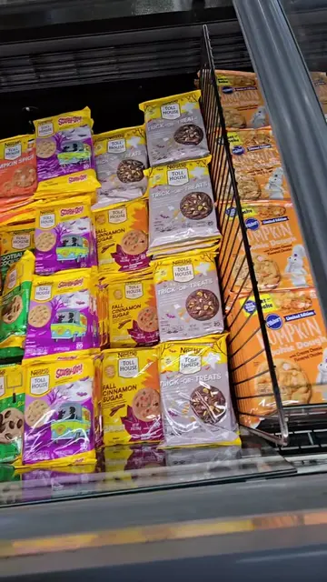 So many fall cookies!😋🍪🎃@Walmart  #cookies #pillsbury #nestletollhouse #fall 
