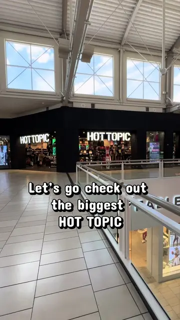 @hottopicofficial This is the biggest HOT TOPIC we’ve been too!! What would you 