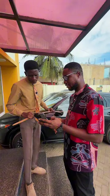 He came with the canes, but this time, someone was lucky😂😂 Customer: “I have t