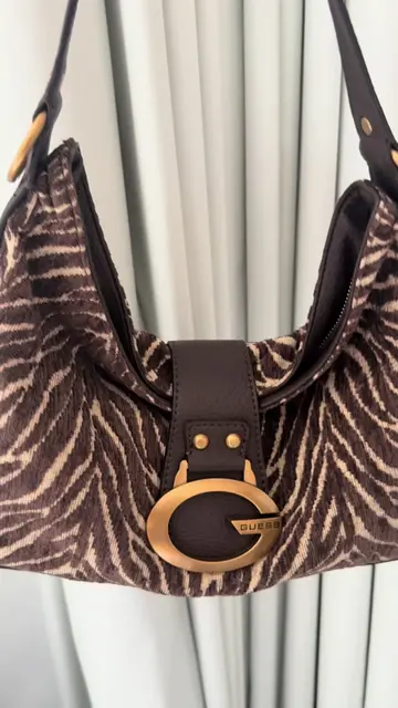 No, you’re not dreaming. She’s real. #GUESSHandbag #TheCamdenBag #guessbag #anim
