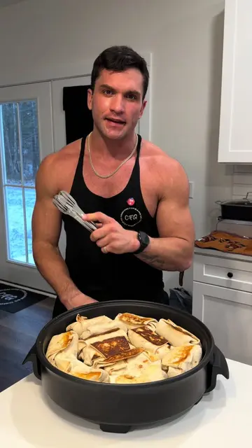 360 calories 31g protein 16.5g fats 32g carbs 19g dietary fibers makes 12 burrit