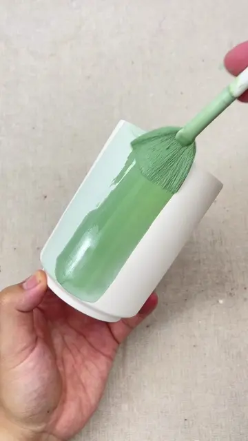 The end of the video is the most beautiful glaze color! Keep to watching it!👈🏻