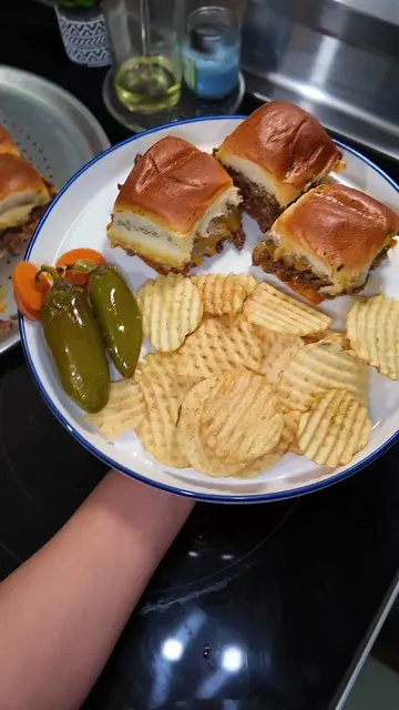 🍔🧀 Cheeseburger Sliders 🤤❤️ 🇺🇸 English Today I made these delicious Cheeseb
