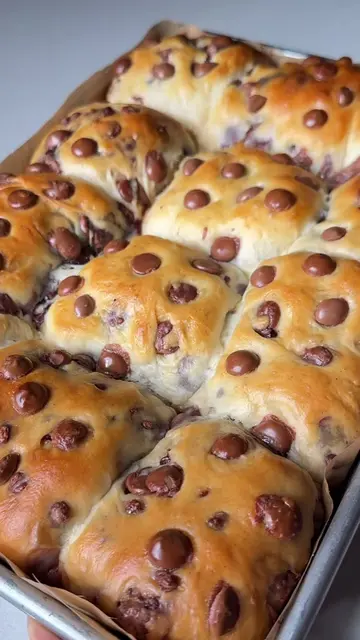Nutella stuffed chocolate chip buns 🤎🍫 full recipe in the comments!! #baking #