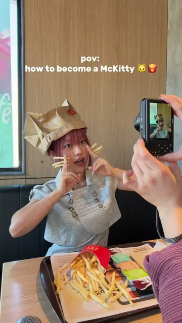 pov: how to become a McKitty at Mcdonalds 👀🐱🍟 #photoideas #poseideas #photosh
